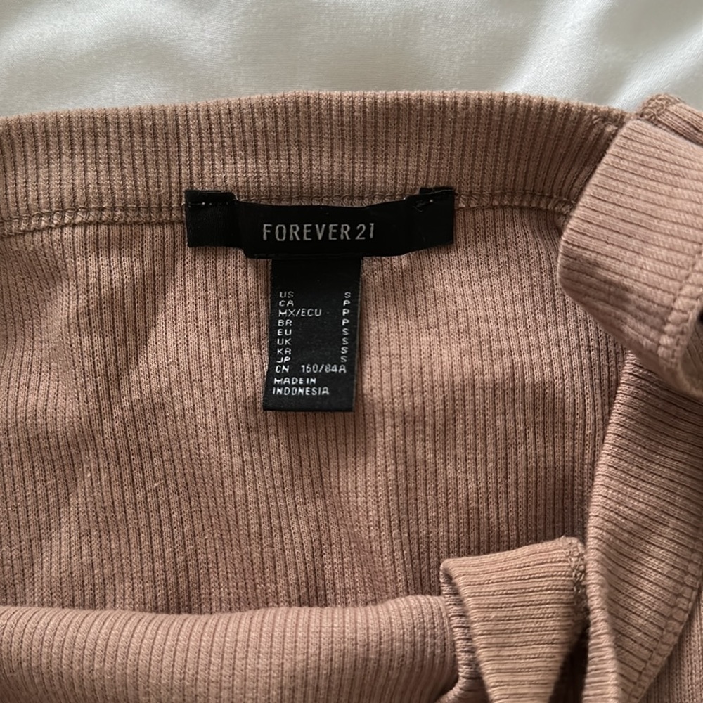 Forever 21 Basic Tank - Picture 4 of 4